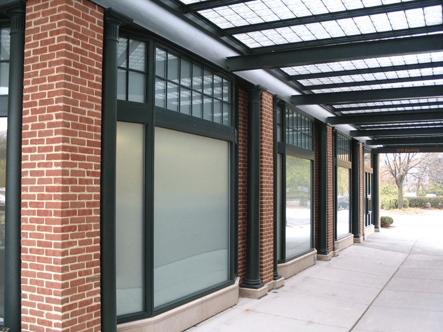 6 Ways to Use Architectural Glass Outdoors